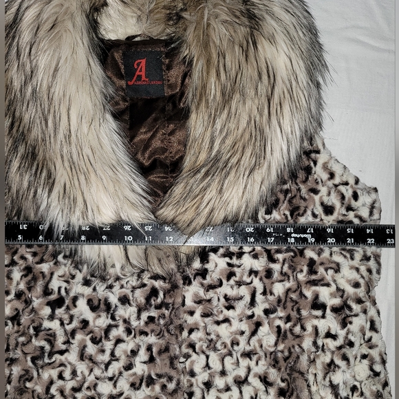 Stunning Adrienne Landau Vest - Picture 11 of 16